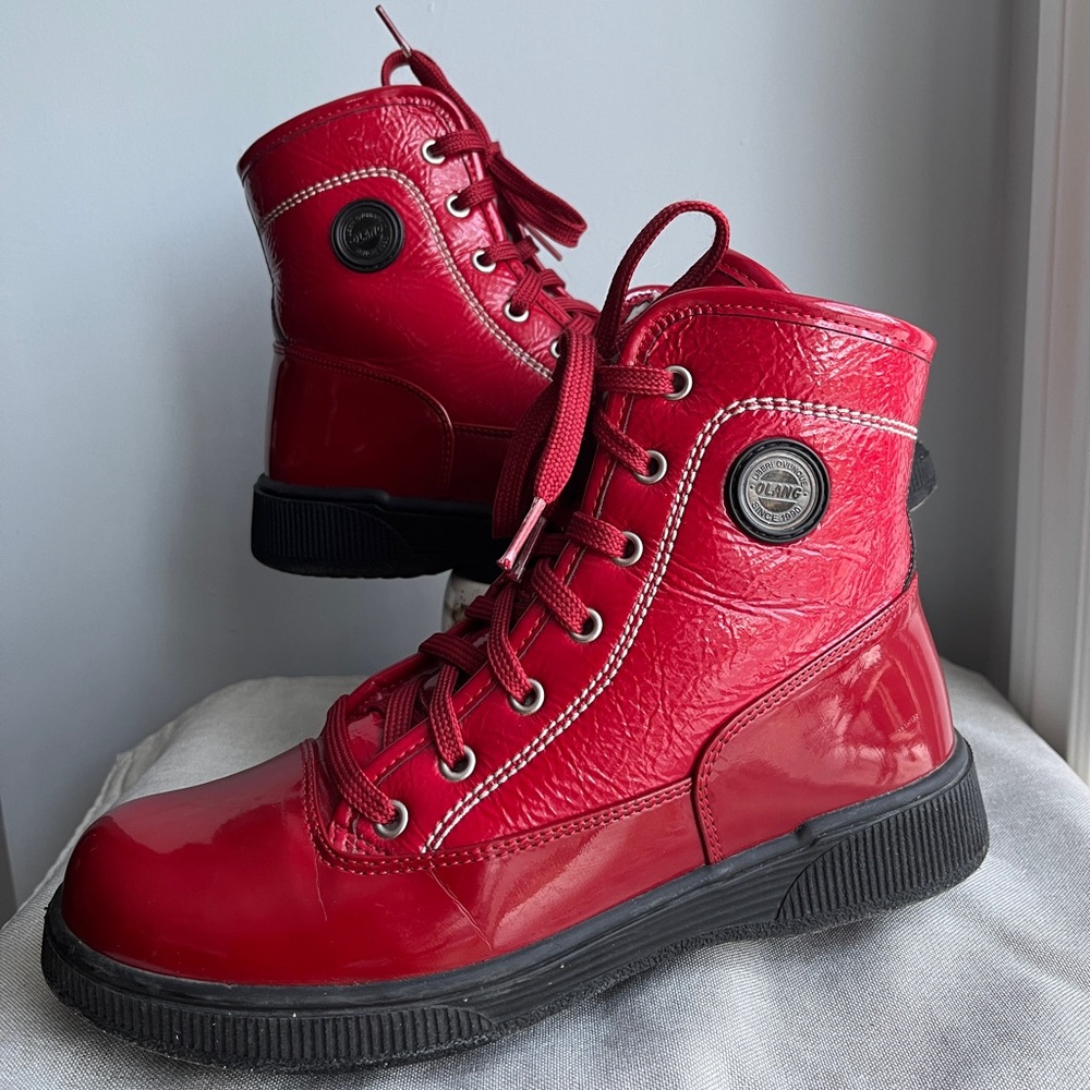 Olang Women’s red winter boots with grips